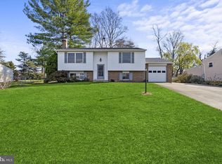 122 Magnolia Rd, Sterling, VA 20164