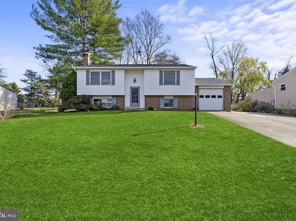 122 Magnolia Rd, Sterling, VA 20164