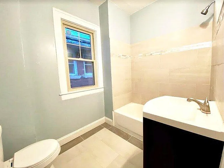 1721 Atkinson St #UPPER — Photo 4