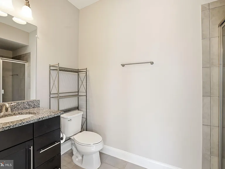 1100 S Edgewood St — Photo 7