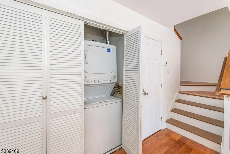 2 bed, 836 sqft, $3,000 — Photo 4