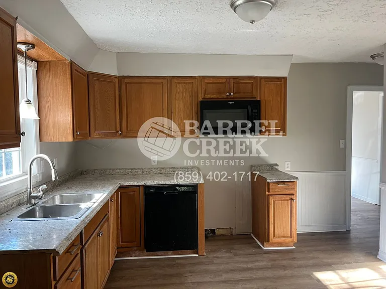 575 Royal Ct — Photo 7