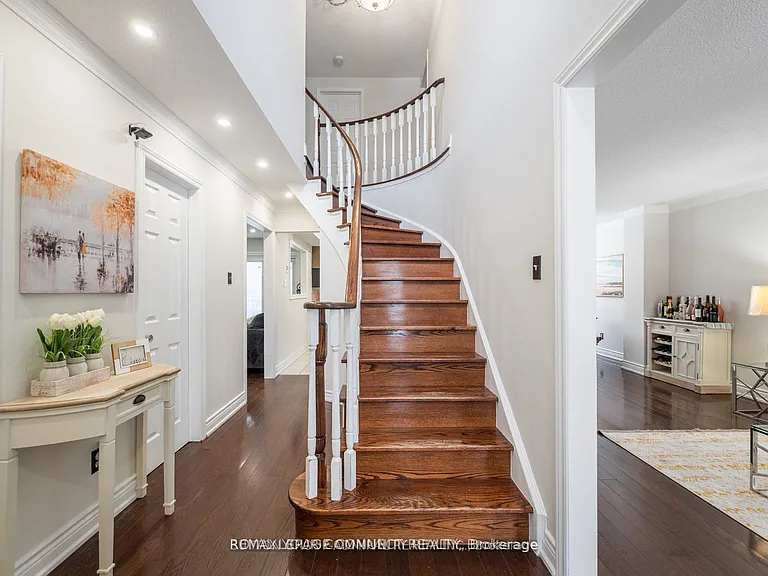 1552 Dellbrook Ave — Photo 3