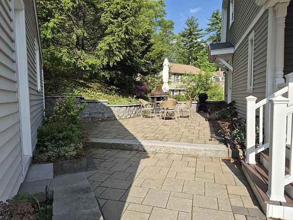 4th image of 20 Shelburne Road