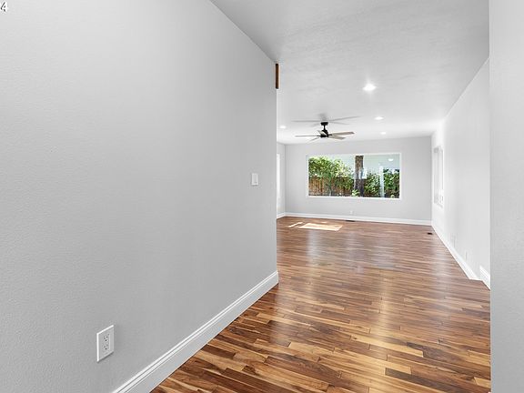 3rd image of 879 NW 10th Ave