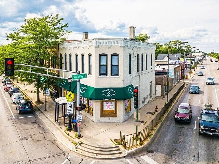 2605 Greenbay Corner