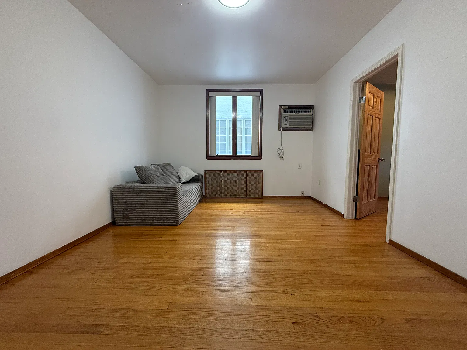3 bed, 1100 sqft, $2,900 — Photo 2
