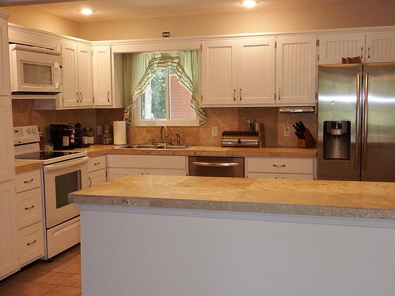 3rd image of 177 Charles Dr