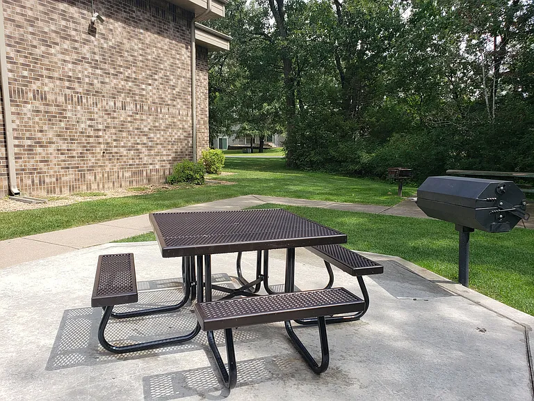WOODVIEW APARTMENTS — Photo 14