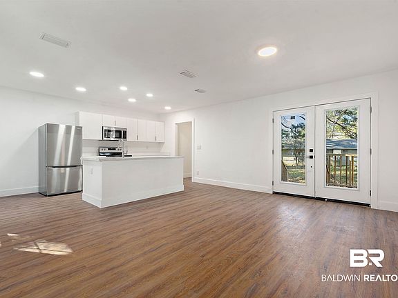 3rd image of 156 Potter Dr