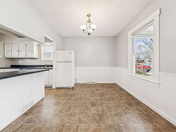 5th image of 524 Frances St