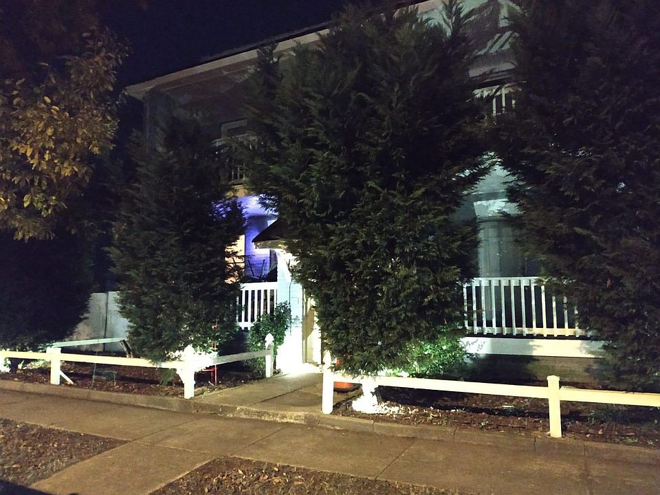 Entrance to731-739 west 38th Street.
