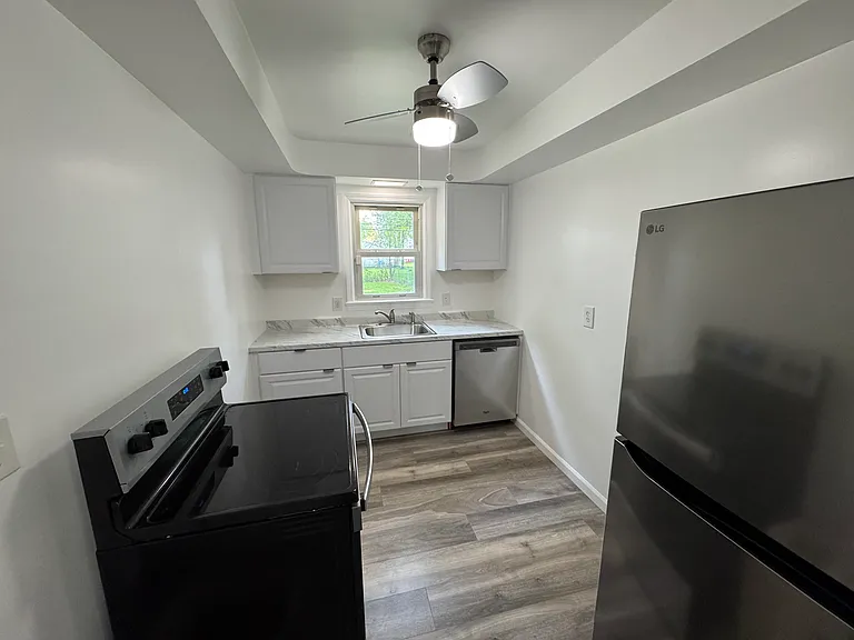 1411 Eastwood Ave — Photo 30