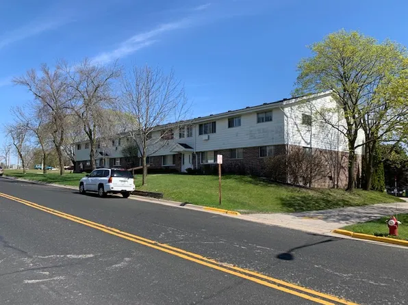 Village Square, 600-602 Bernard St Unit 600-2, Watertown, WI 53094