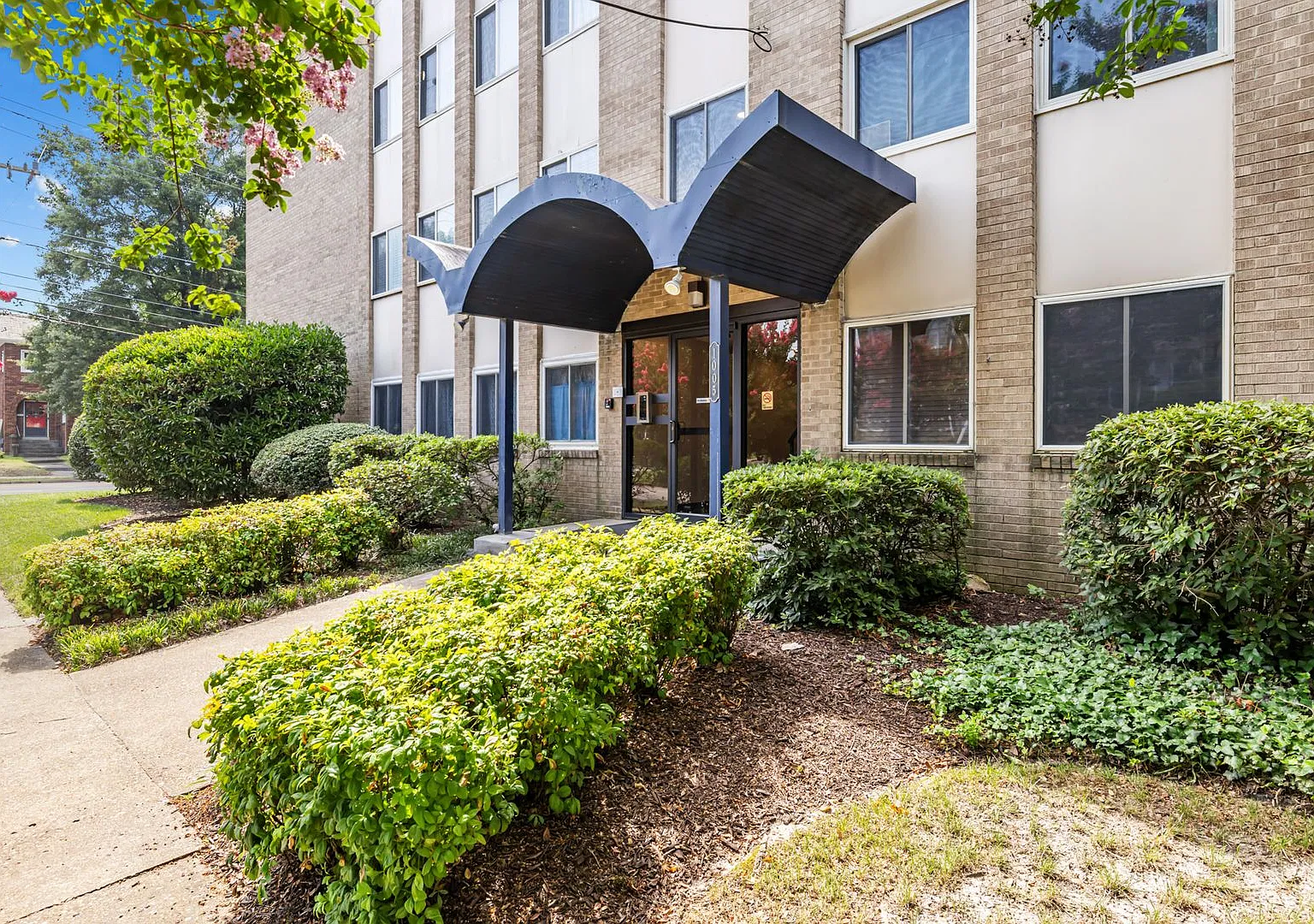 1005 Woodrow Ave — Photo 1