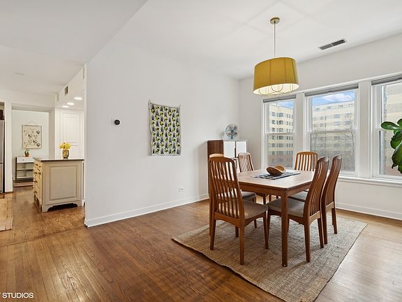5th image of 914 W Carmen Ave #3E