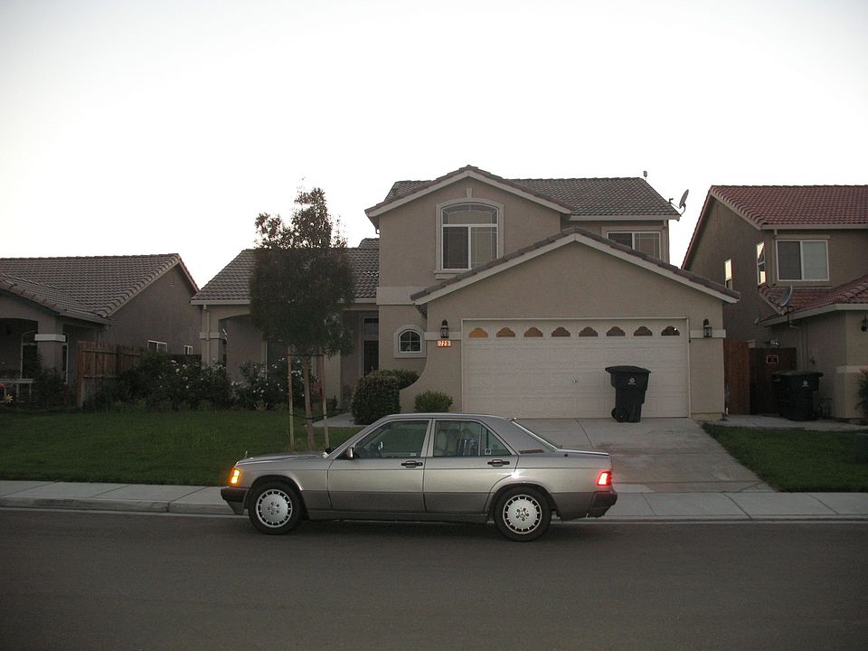 2nd image of 729 Sparrow Ct