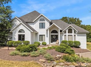 2210 E Laurien Ct, Warsaw, IN 46582