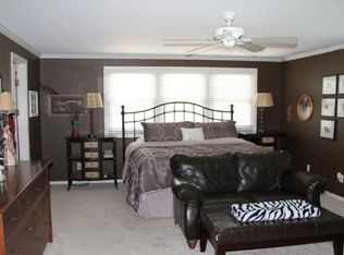 1056 Fair Meadow Dr, Mason City, IA 50401