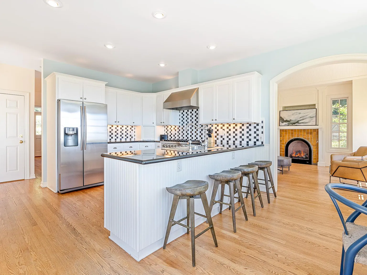 4 bed, 3.5 bath, 3507 sqft, $9,000 — Photo 4