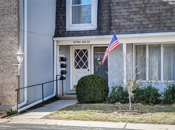 8706 Walmer St, Overland Park, KS 66212