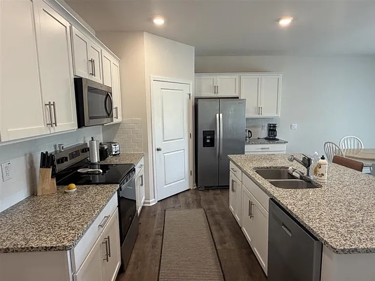 945 Ocean Ct — Photo 8