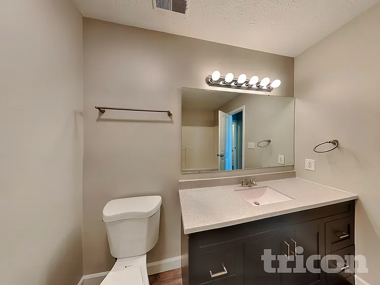 12758 Sovereign Ln — Photo 10