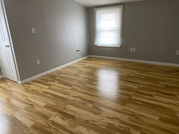 Master Bedroom (Second Floor)