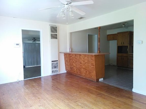 4th image of 420 E 40th St