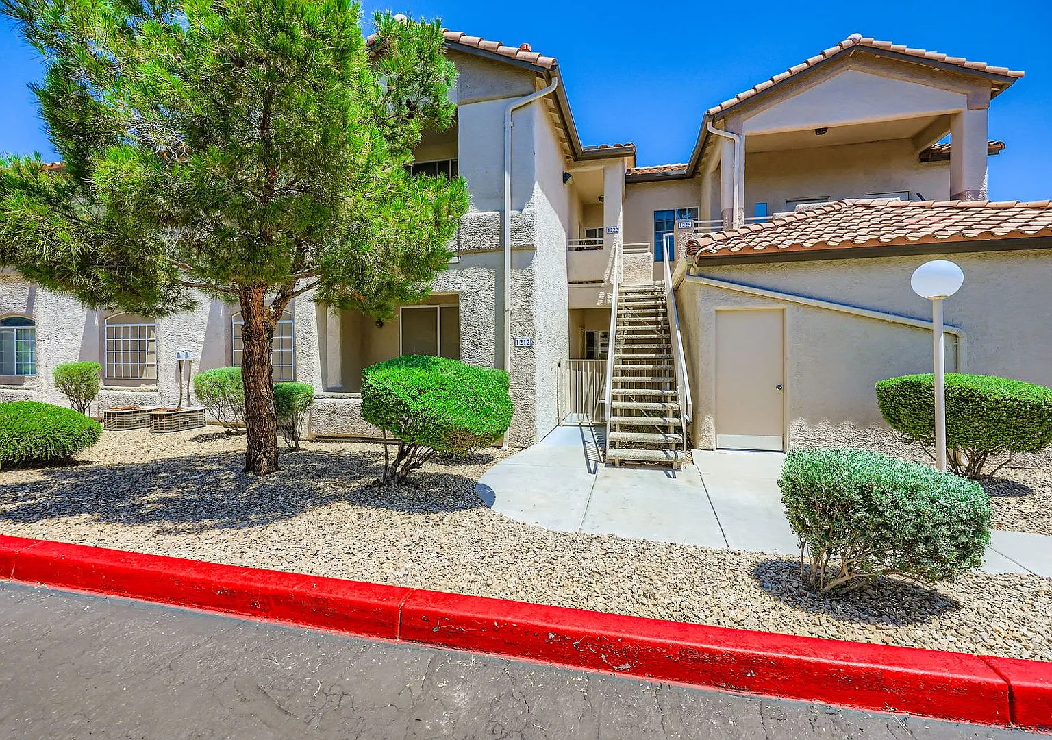 Upgraded First-Floor Condo With Private Garage In Prime Green Valley Location * Coming Soon* — Photo 3