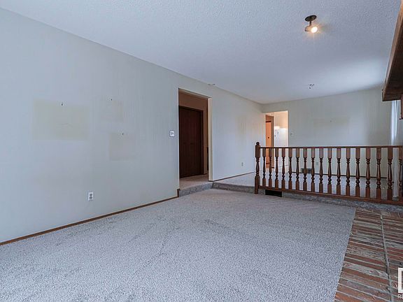4th image of 7518 183a St NW