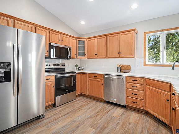 5th image of 307 W Ramona St