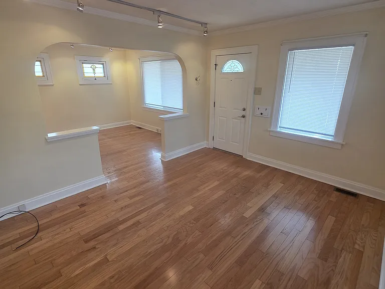 6731 Lansdowne Ave — Photo 3