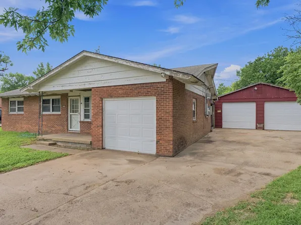 829 W Alexander Dr, Haysville, KS 67060