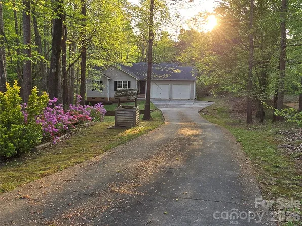 146 Misty Spring Rd, Troutman, NC 28166