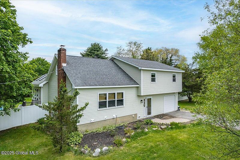 3rd image of 678 Riverview Road