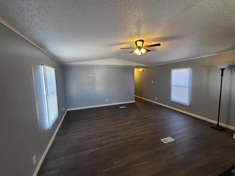 700 W Ridgeway Ave #409 — Photo 7
