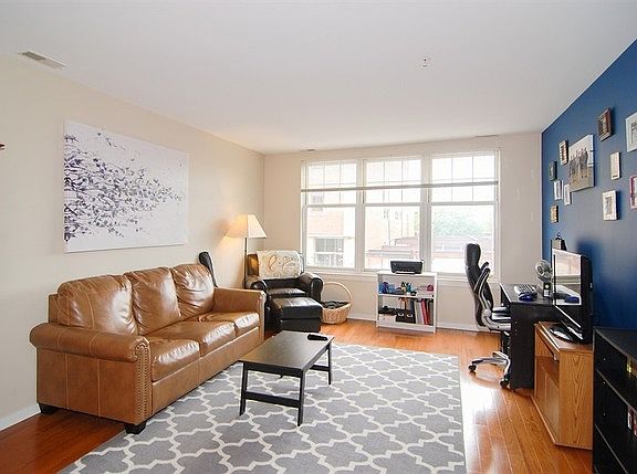 2nd image of 125 N Euclid Ave APT 205