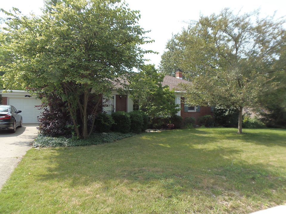 1st image of 11 Circle Dr