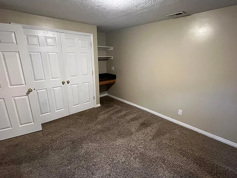 149 E Glover Ln — Photo 8
