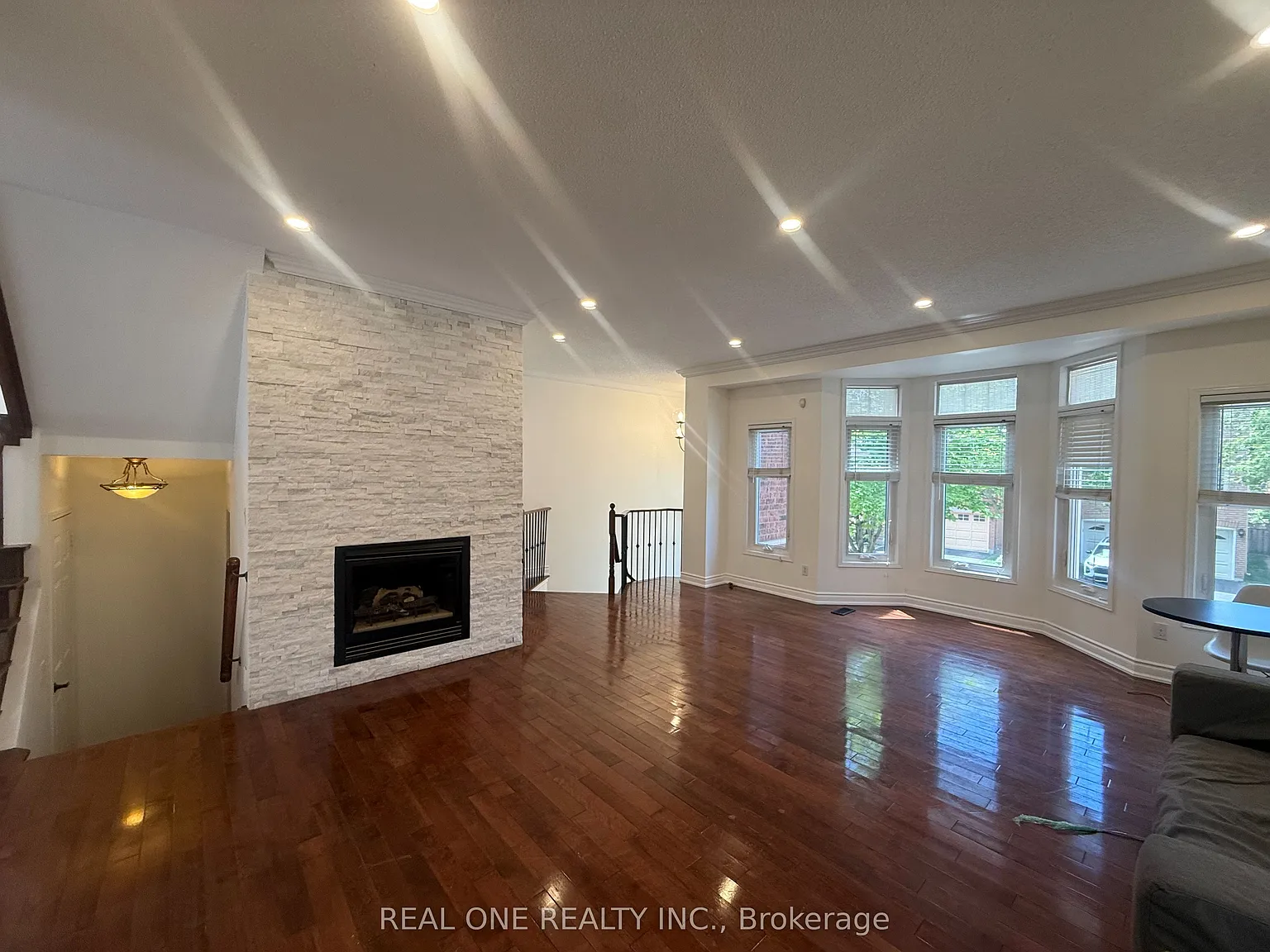 4 bed, $3,800 — Photo 2