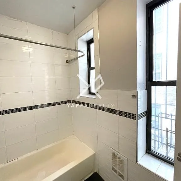 382 Montgomery St #3B — Photo 7