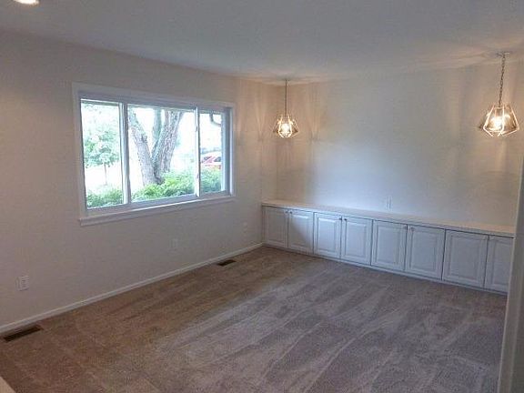 4th image of 790 Whittier Ct
