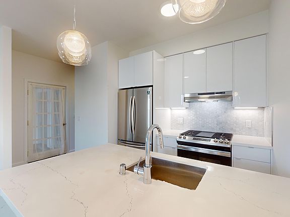 3rd image of 201 Divisadero St #207