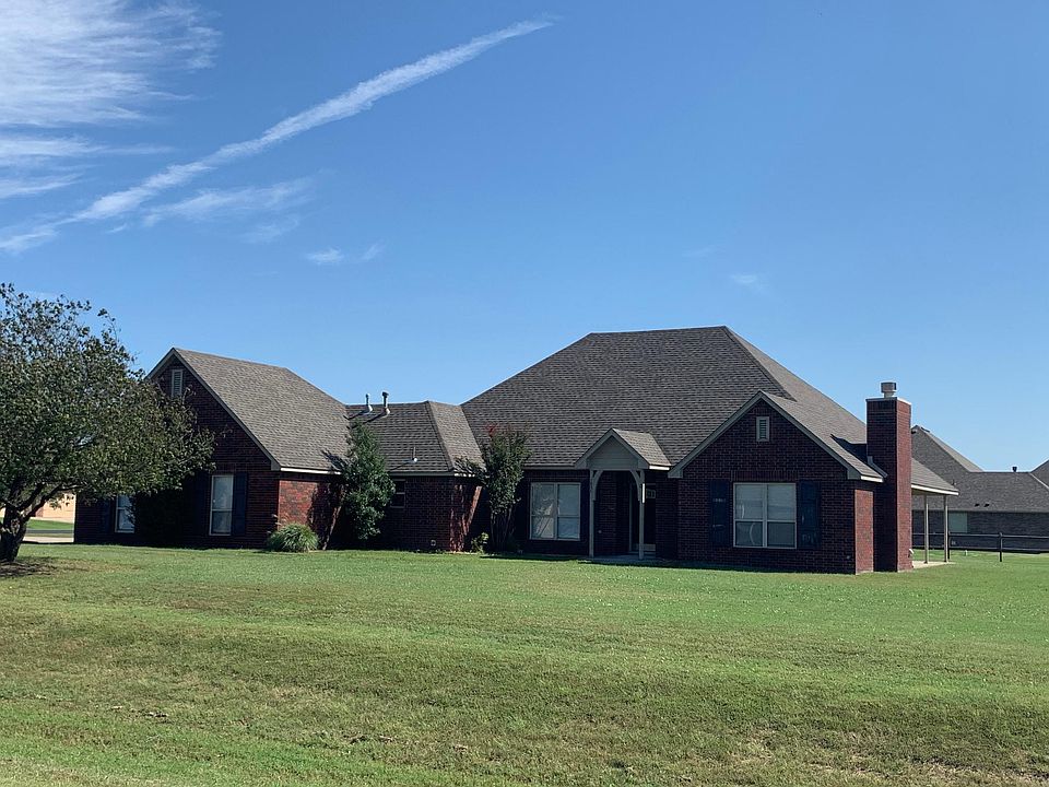 Brick Ranch Rambler on Large Corner Lot in Oolagah Pecan Valley Neighborhood