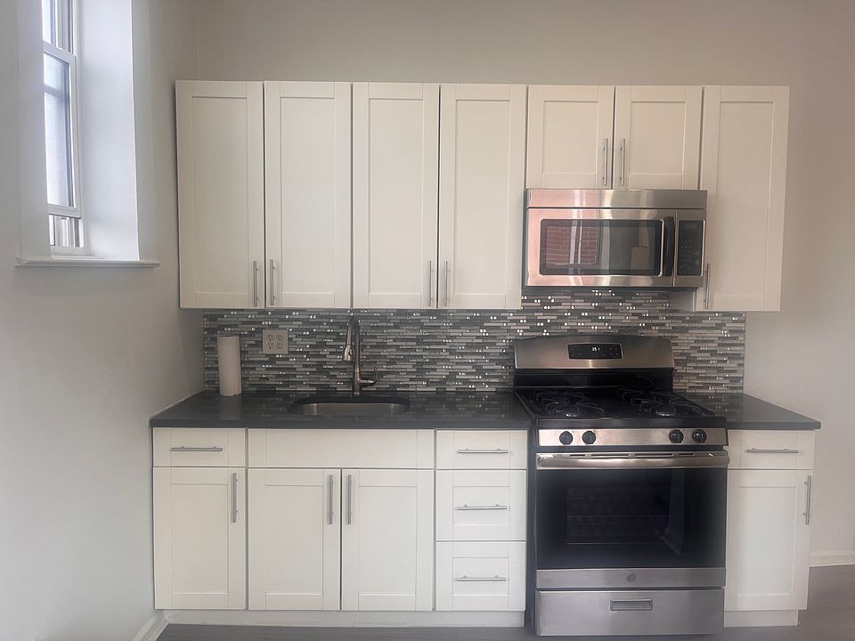 Stainless Steel Appliances and Plenty of Kitchen Storage