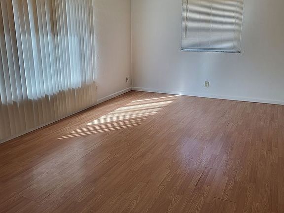 3rd image of 5226 Lemay Ferry Rd #5240-2