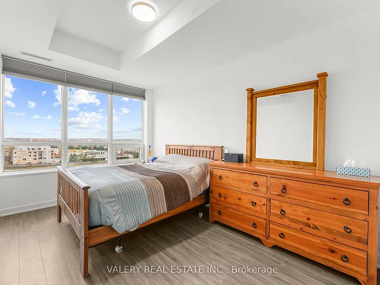 681 Yonge St #615 — Photo 15