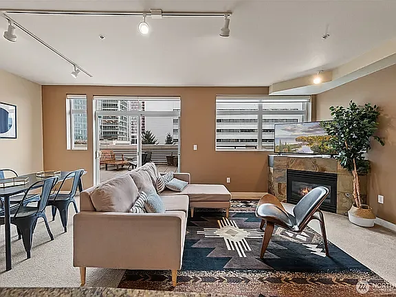 2 bed, 945 sqft, $3,700 — Photo 3