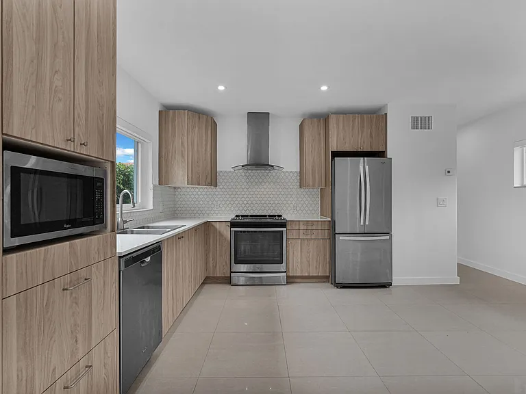7203 NE 5th Ave #7203 — Photo 8